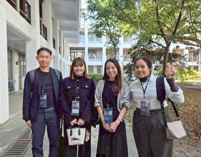 ถ้าเธอเรียนภาษาอังกฤษได้ ฉันก็เรียนได้ ถ้าเธอไปนำเสนอที่ต่างประเทศได้ ฉันก็ทำได้ ทักษะการนำเสนอ (Presentation Skills)